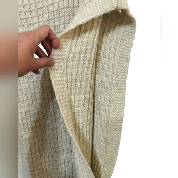 (1350) Universal Thread Women's Cream Sleeveless Knit Vest One Size - Picture 3 of 8